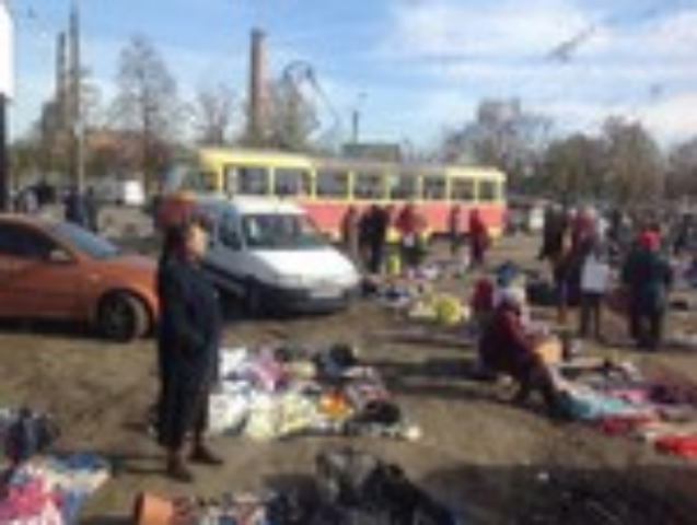 Киевская Куреневка превратилась в грязный "индийский базар"