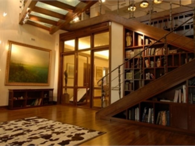 В самой дорогой квартире Украины гардеробная площадью 70 метров