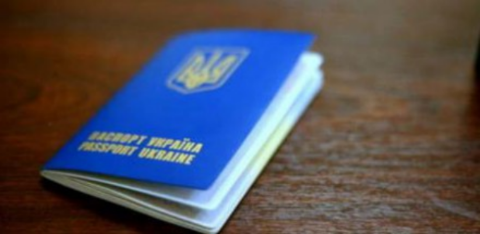 Украинцев с продленными загранпаспортами не пустят в ЕС