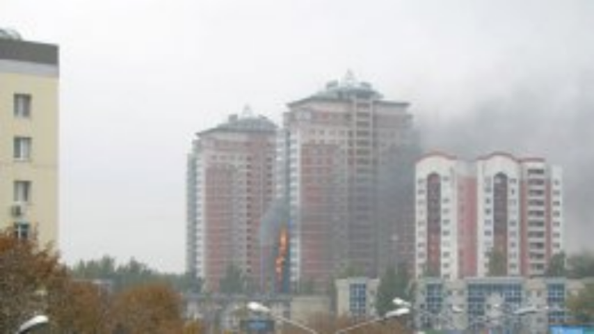 В Донецке горит элитная многоэтажка