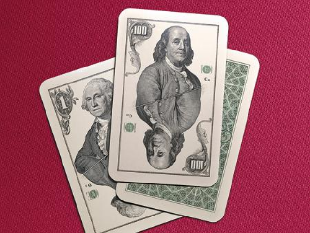 До дедоларизації будь готовий: головні тренди в фінансовій системі України