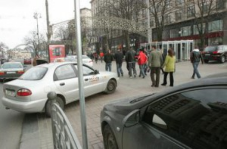 С 1 ноября в центре Киева усилят контроль за парковками