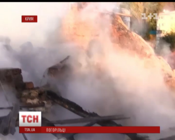 В Крыму охвачена огнем многоэтажка в любой момент могла взлететь в воздух из-за газовых баллонов