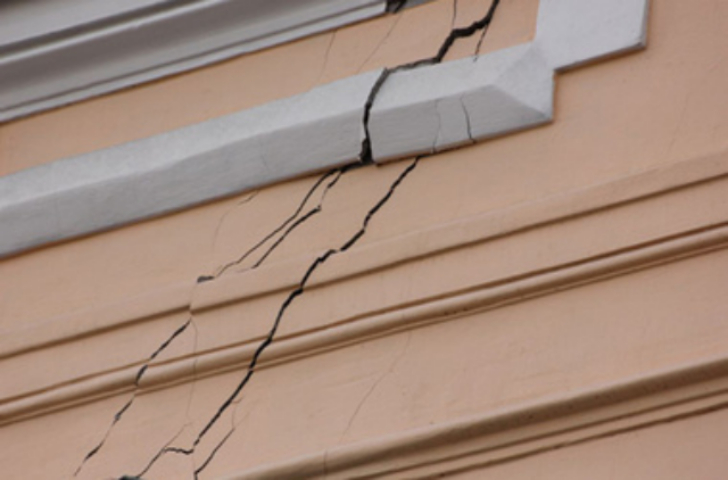 Жители многоэтажки в Одессе: "После землетрясения по всему дому пошли трещины"
