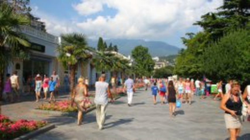 Для некоторых отдых в Крыму в 2013 году стал не по карману
