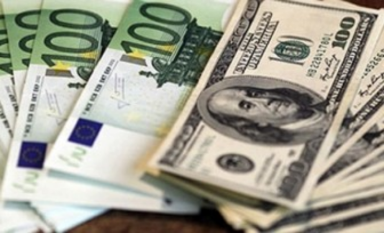 Спрос населения на валюту снизился в 20 раз