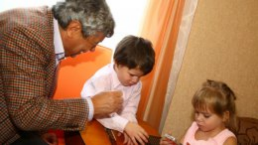 Благотворительность: Луческу и игроки "Шахтера" подарили дом многодетной семье в Донецке