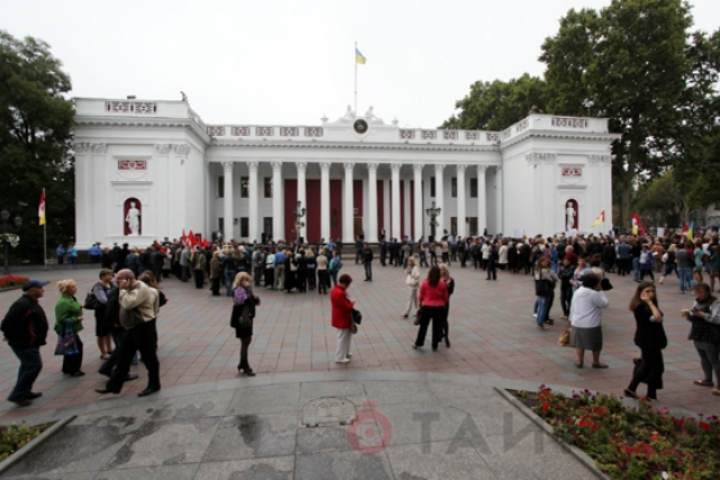 На Думской прошёл митинг, но без протестующих. Фото