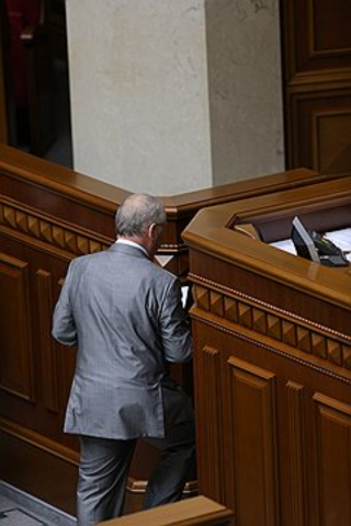 Кабмин не вписался в бюджет