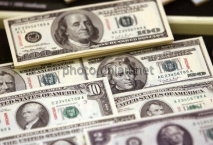 Объем переводов в Украину почти в 6 раз превысил объем переводов из страны