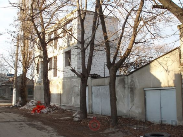 Нахалстрой на Слободке угрожает безопасности людей. Фото
