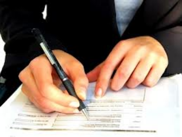 Миндоходов предлагает обновить ставки госпошлины за товары и услуги