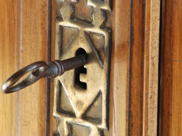 Вы здесь не живете: как не стать жертвой квартирного афериста