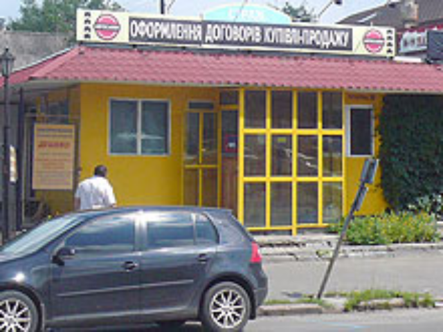 В украинских МРЭО очереди из-за утилизационного сбора