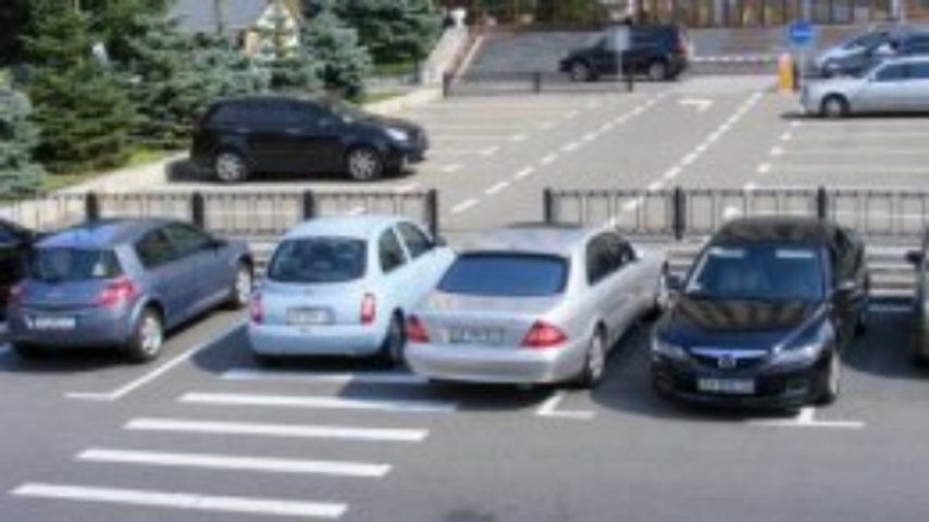 Киев "теряет" из-за нелегальных парковок 17 млн грн в месяц