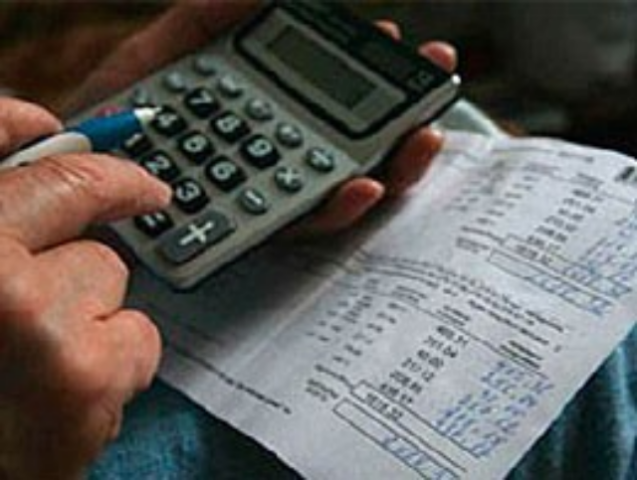Несмотря на обещания Азарова, в регионах повышают тарифы на услуги ЖКХ