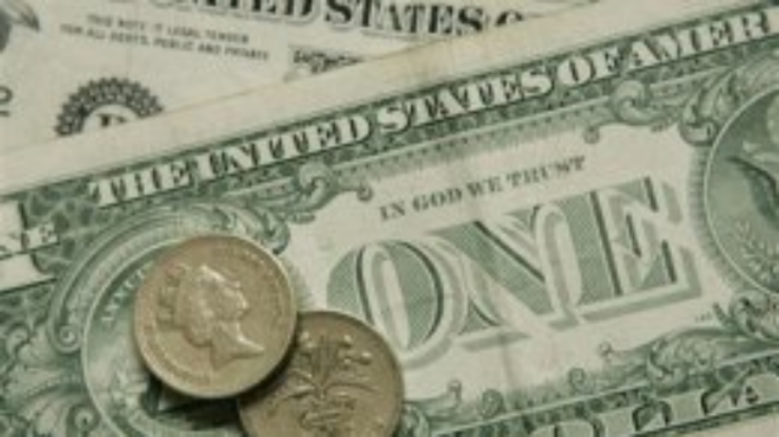 Украинцы возвращают валюту на депозиты