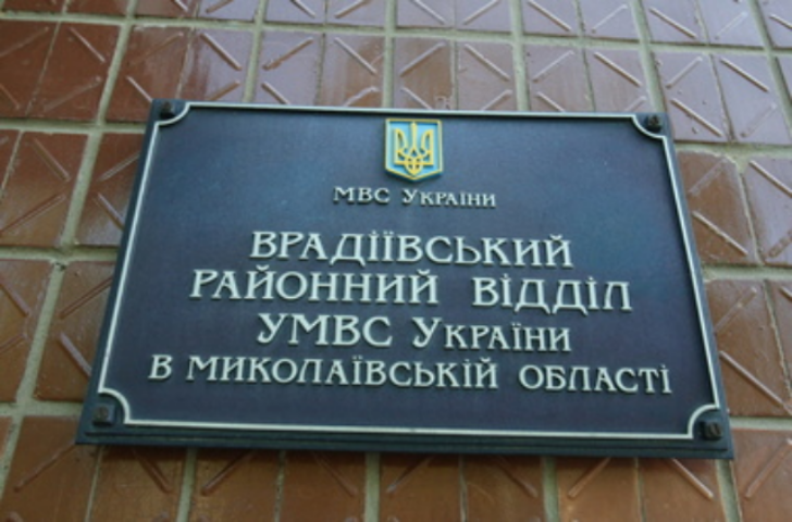 Жители Врадиевки грозятся снести райотдел и посадить там березы