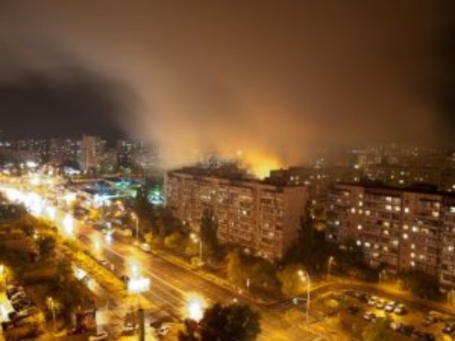 Пожар в Киеве: очевидцы рассказали о взрывах на рынке "Героев Днепра"