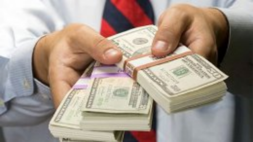 Украинские мужчины берут кредиты чаще, чем женщины