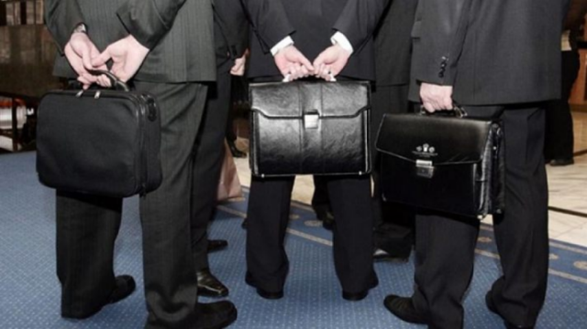 Особенности украинского кризиса: чем хуже ситуация, тем больше чиновников