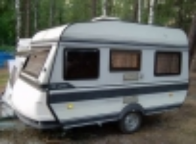 В Украине продают дома-автобусы и плавучие дачи за $30 000