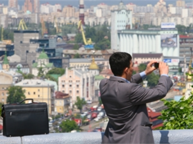 Неразбериха на рынке недвижимости: услуги оценщиков подорожали вдвое, а нотариусы не проводят сделки