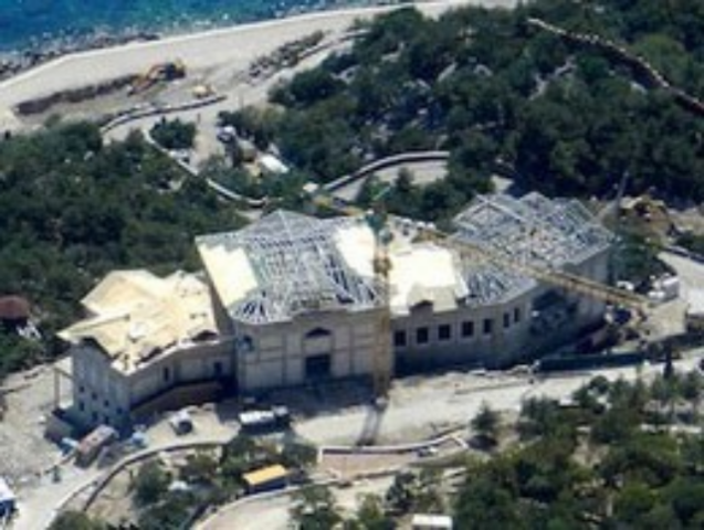 Власти отвергают причастность Януковича к застройке мыса Айя