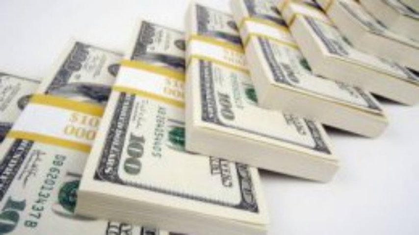 Украинцы стали меньше покупать валюту и больше вкладывать в депозиты