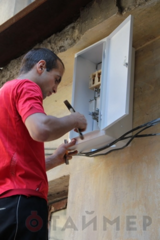 В аварийном доме на Куйбышева появилось электричество. Фото