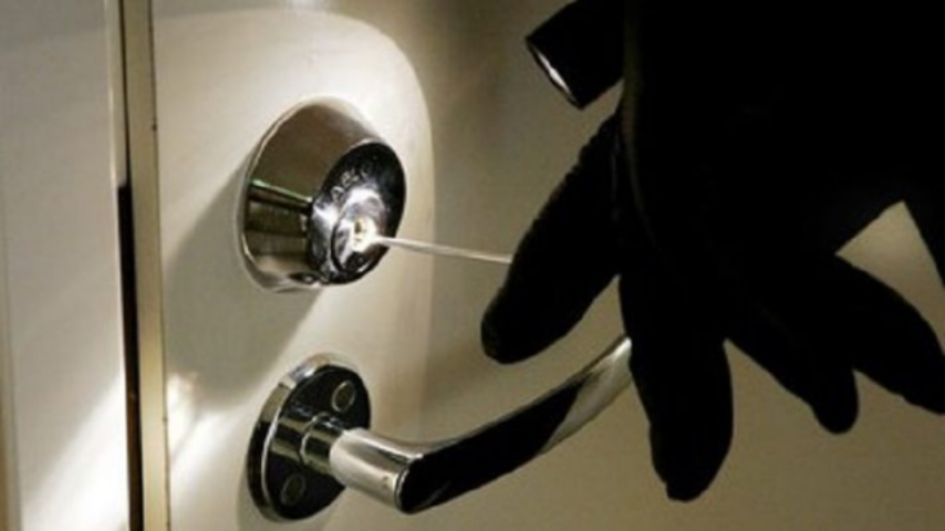 Собираемся в отпуск: как защитить свой дом от незваных гостей