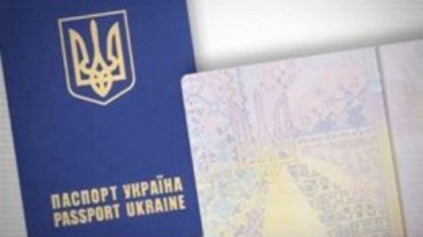 Правительство хочет сделать загранпаспорт дешевле