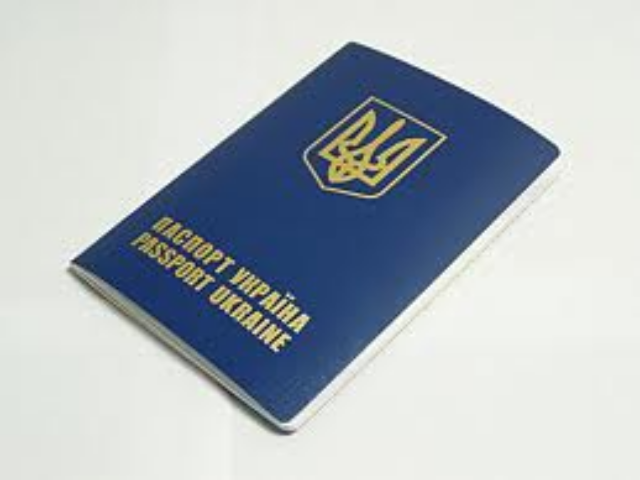 "Паспортный кризис" в Украине: за границу едут только избранные