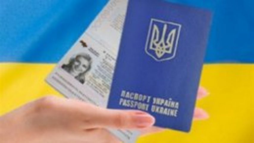 Новые образцы биометрических загранпаспортов кабмин увидит до 20 августа