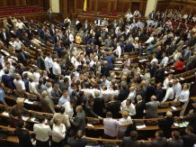 Наиболее плодовитые в Раде - оппозиционеры, а коммунисты плетутся в хвосте
