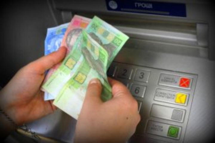 Через 5-7 лет украинцы могут забыть о наличных