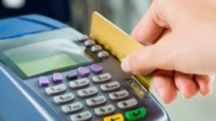 Украинцы хотят отказаться от наличных