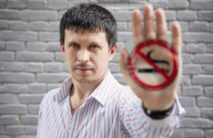 Борцы с дымом: некурящие украинцы вынуждены защищать свои права 