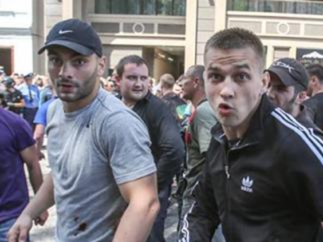 В Киеве появилась услуга "титушки на заказ"