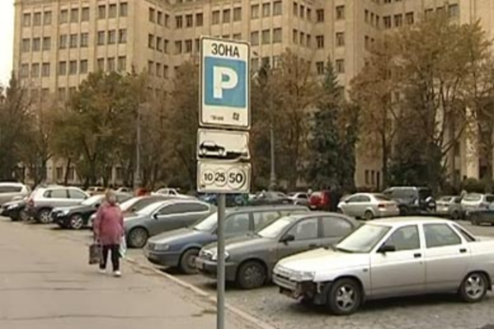 Рада намерена штрафовать владельцев парковок, которые не оборудованы паркоматами