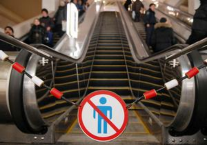 Ремонт эскалаторов между станциями столичного метро "Дворец спорта" и "Площадь Льва Толстого" отложили