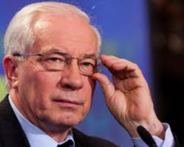 Азаров задерживается – смена «не выросла»