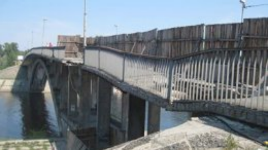 В КГГА сообщили, когда закончится ремонт Венецианского моста в Киеве