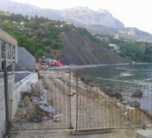 Кличко дружит со скандальным застройщиком пляжа в Алупке 