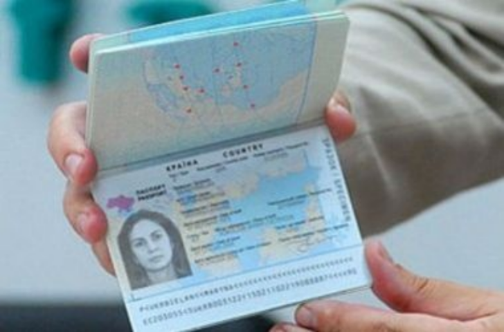 Кабмин "заморозил" введение биометрических паспортов в Украине
