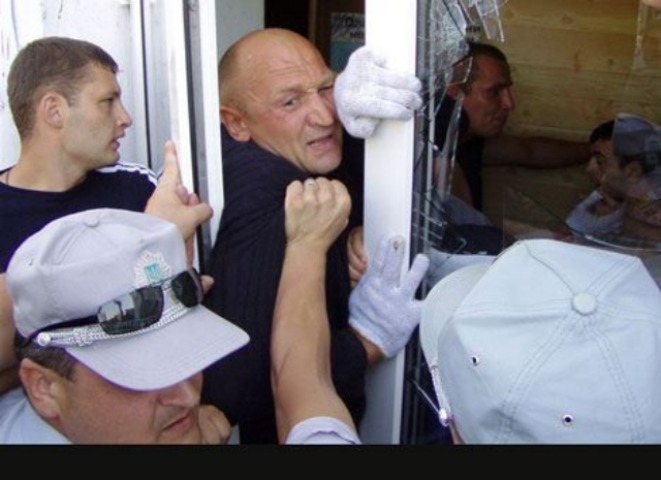 В Моршине «стоматолог» захватил санаторий с детьми и их родителями 