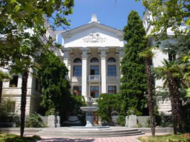 У ялтинского санатория украли землю под высотку 