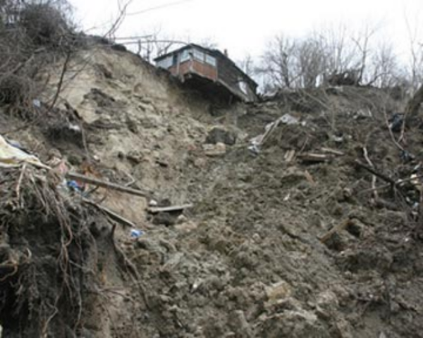 В столице есть три объекта, где из-за угрозы оползней нужно переселять людей