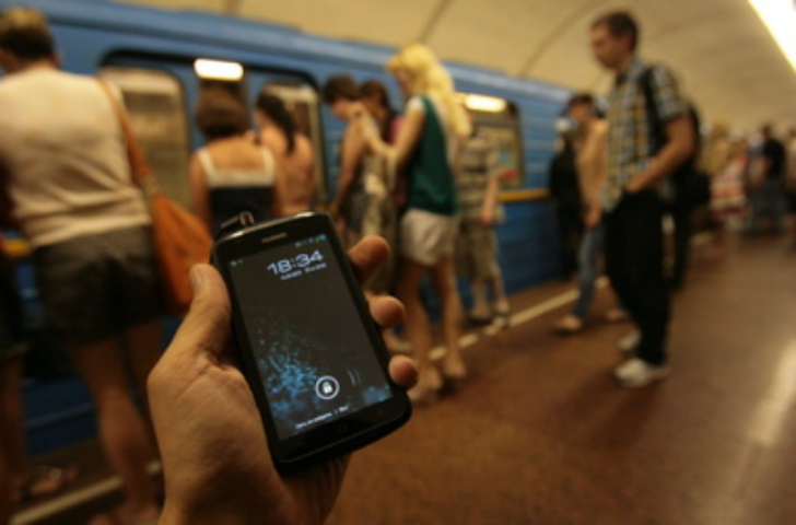 Киевское метро улучшат: появится Интернет и желанная мобильная связь