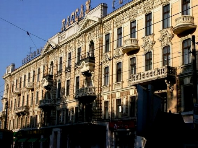 «Пассаж» предлагают продать за бесценок. Вопреки всякой логике